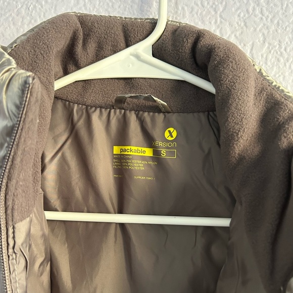 Xersion Women’s Metallic Grey Iridescent Puffer Vest • NWT • Size: Small - Picture 6 of 6